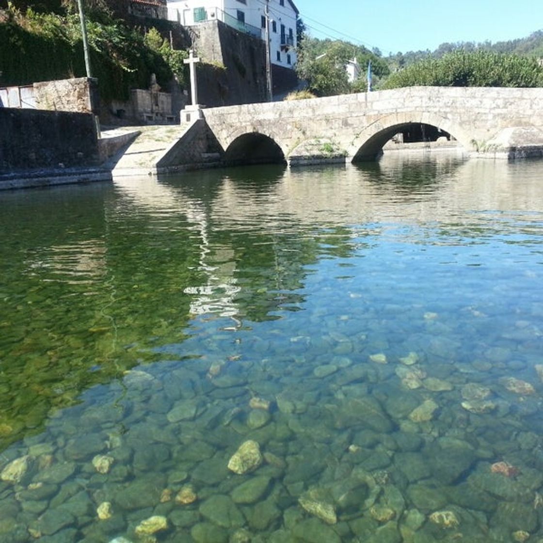 Places Praia Fluvial De Pomares