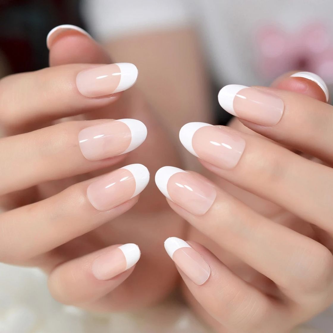 Moda Unhas pontas brancas e nude