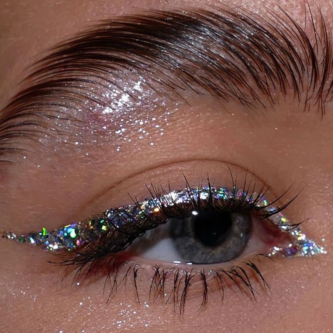 Moda delineado com muitooo glitter ✨