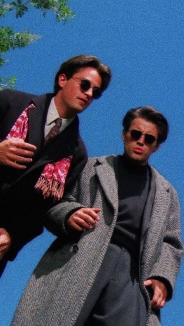 Social Chandler and Joey 