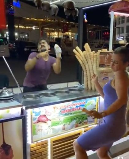 Çılgın Dondurmacı Dans Şov - YouTube