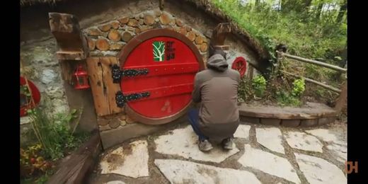 Hobbit homes’ in central Turkey attract tourists

