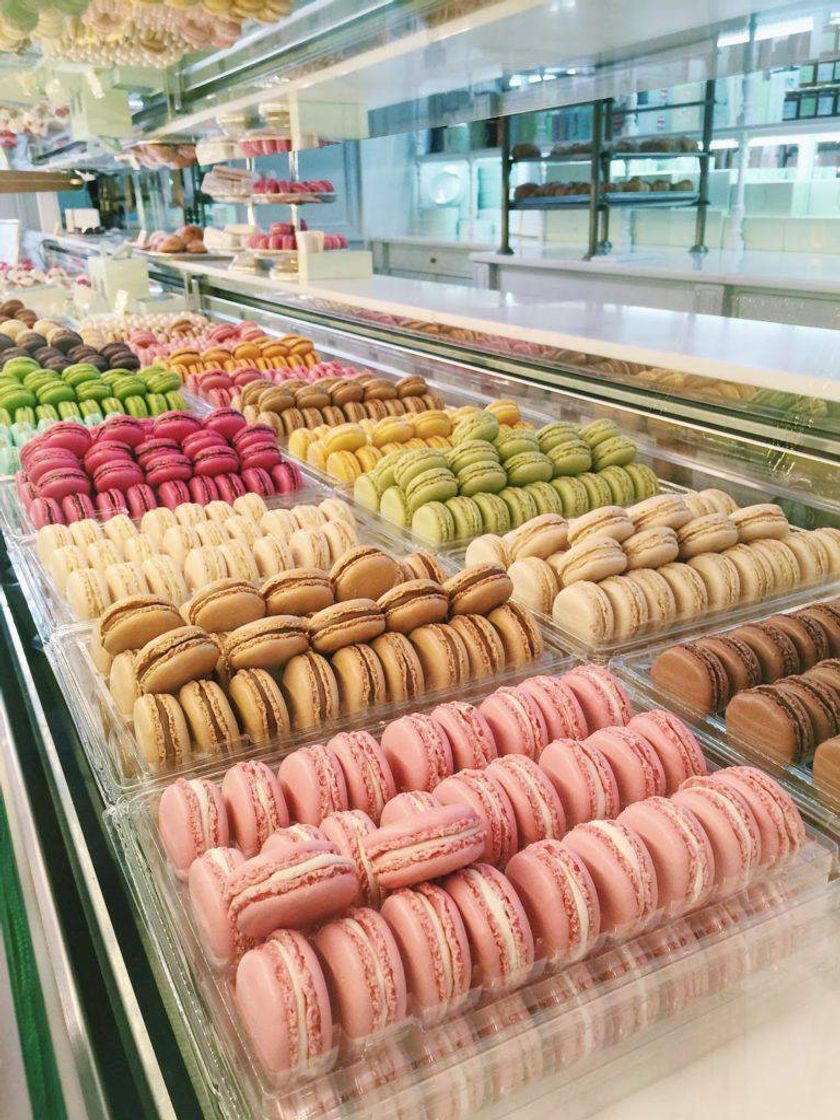 Social macarons