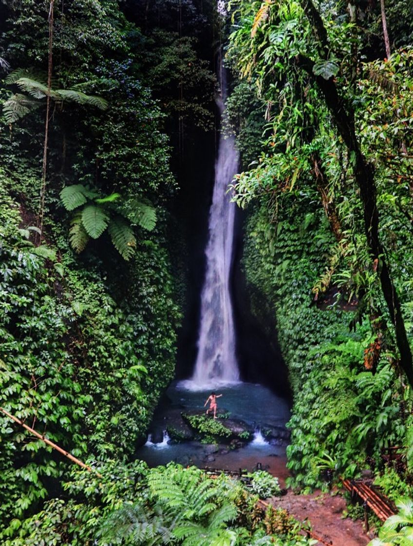 Lugar Leke Leke Waterfall