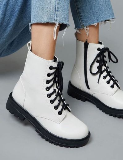 white boot 