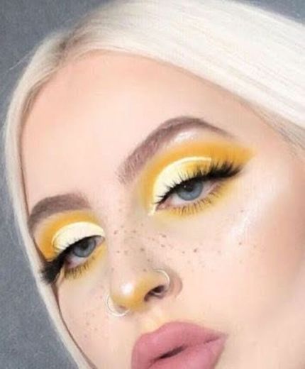 Maquiagem amarela 