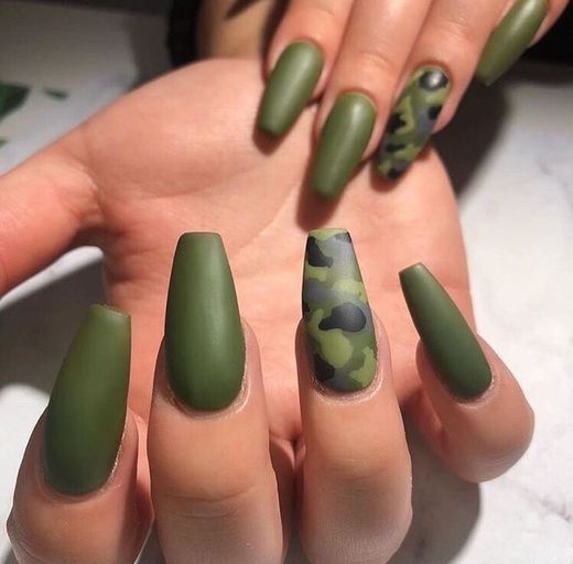 Nails verde militar 💅🏻