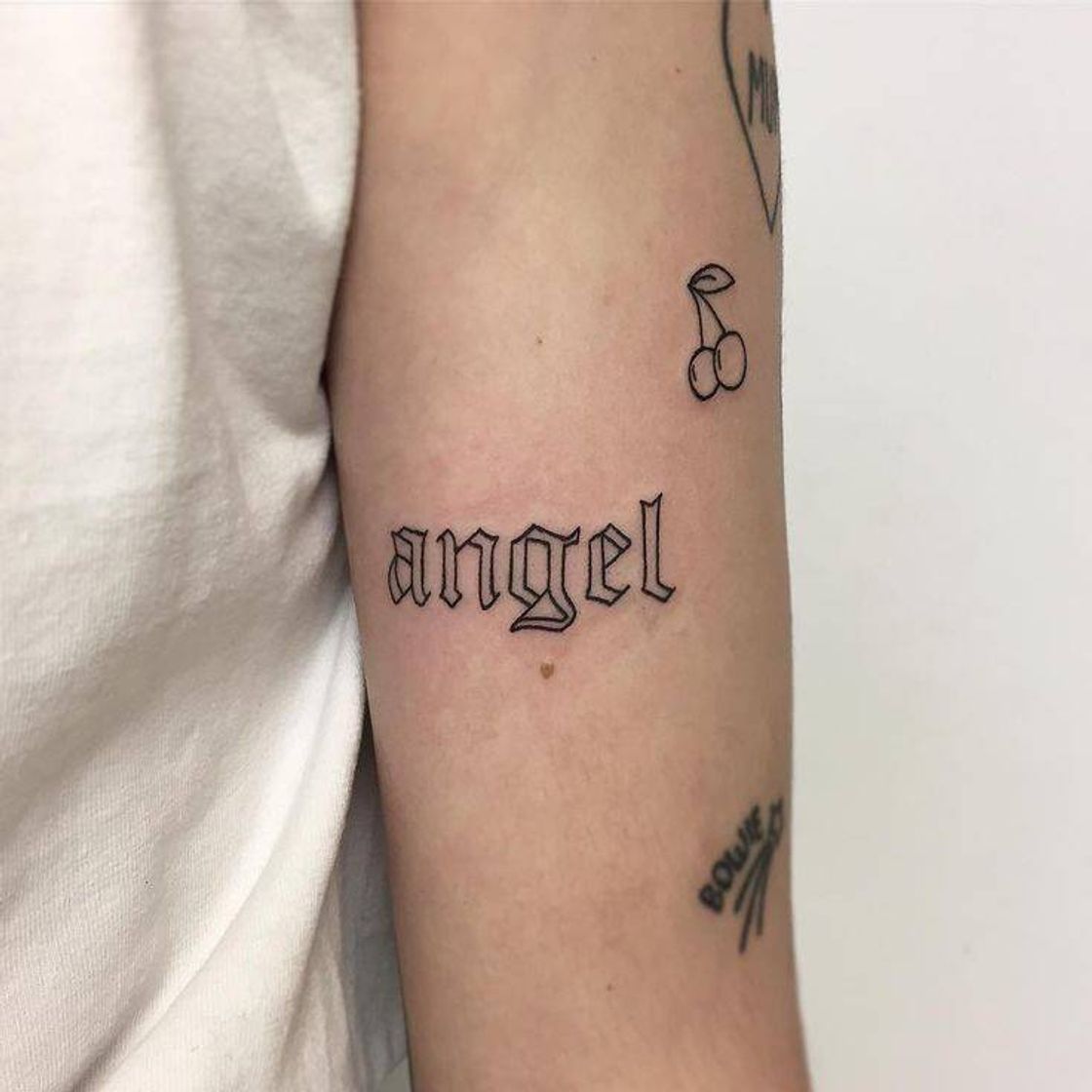 Moda tatto angel Tumblr 🖤🖤