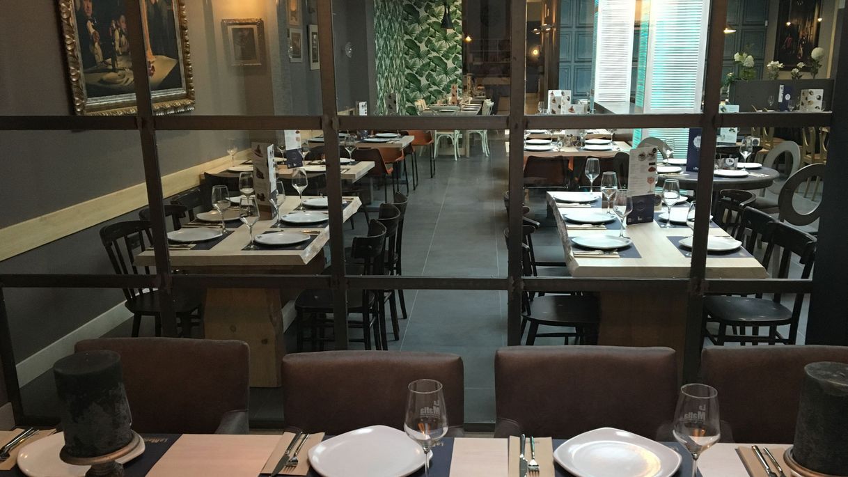 Restaurants Restaurante La Mafia se sienta a la mesa