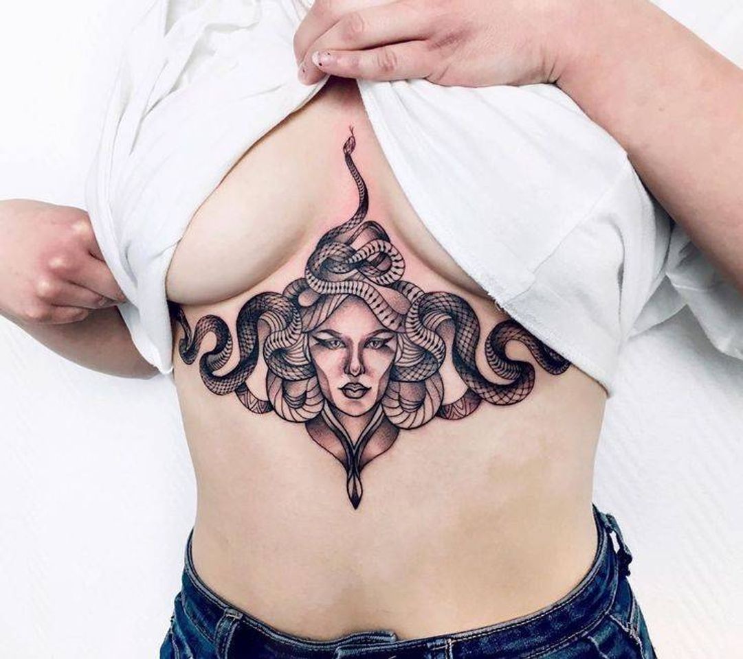 Fashion Tatuagem sensual no peito 