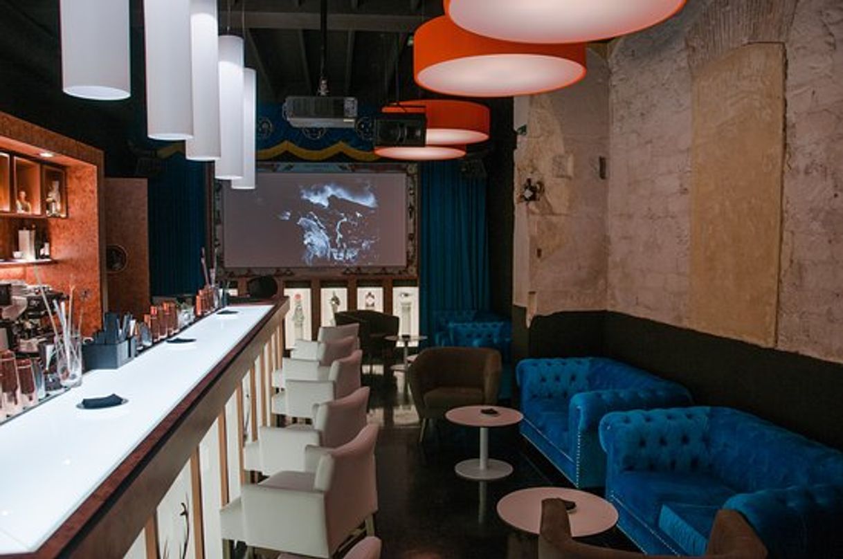 Restaurantes Three Monkeys Cinema