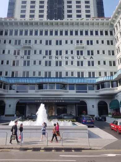 The Peninsula Hong Kong Hotel fountain