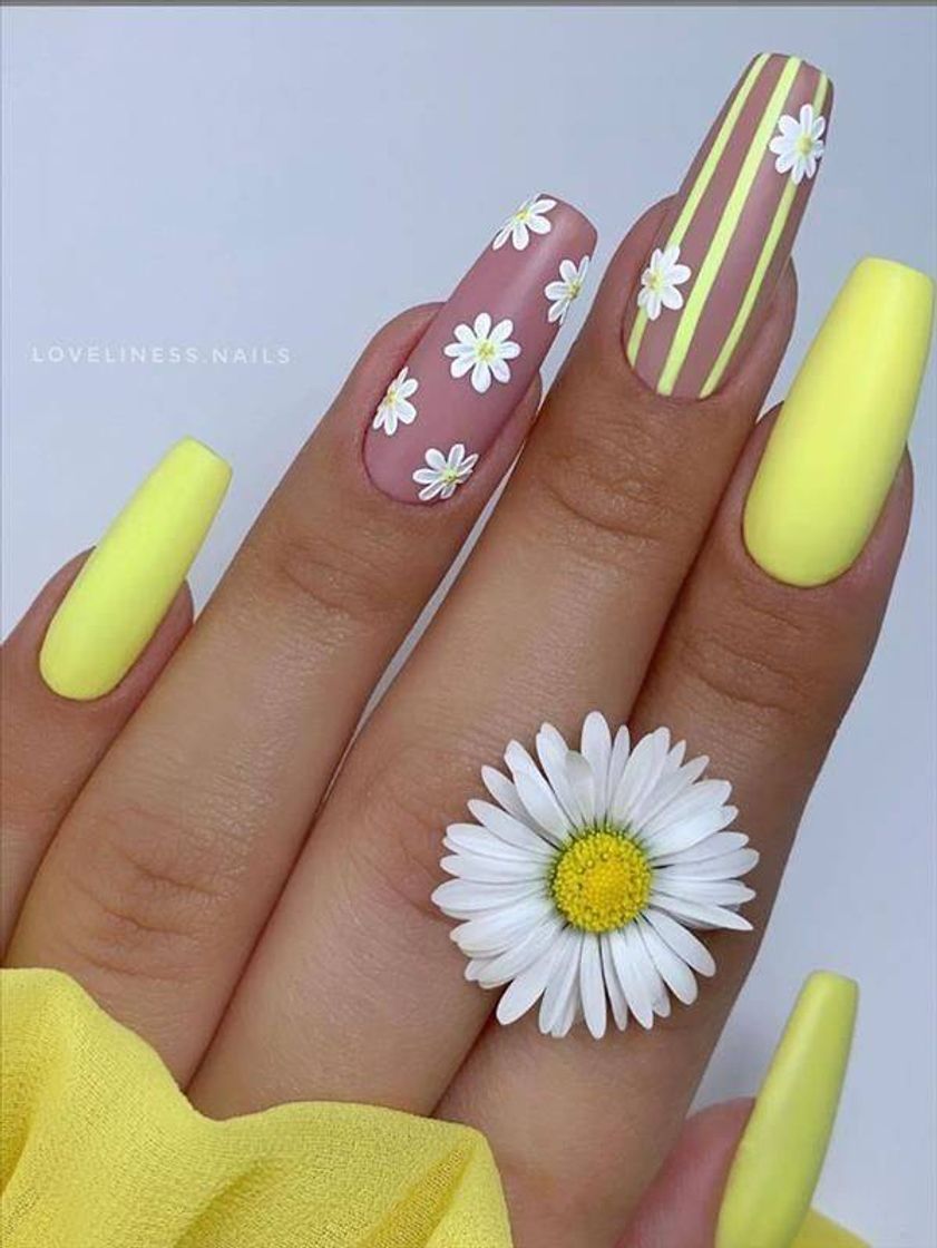 Moda Beautiful nails