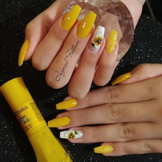 Unhas amarelo