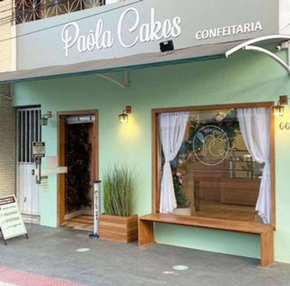 Place Paola Cakes