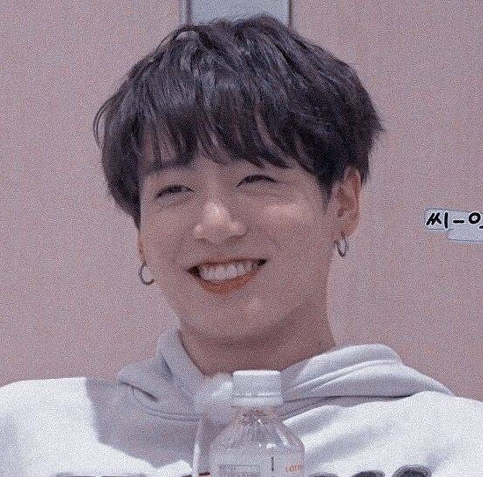 Moda Icon JK smile 