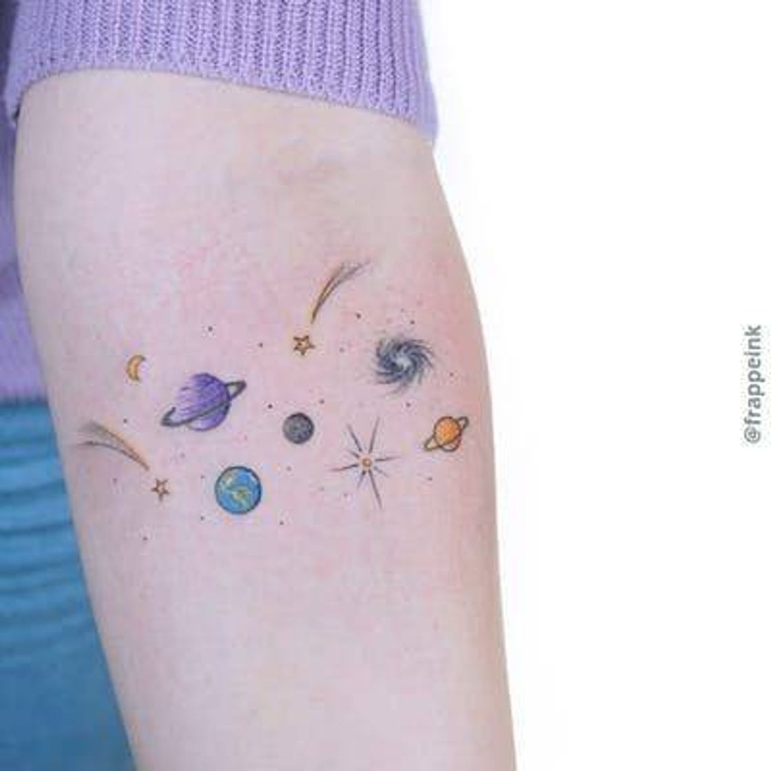 Tatuagem galáxia colorida  