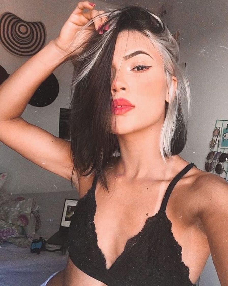 Social A mão ate coça para mecher no cabelo rsrsrs