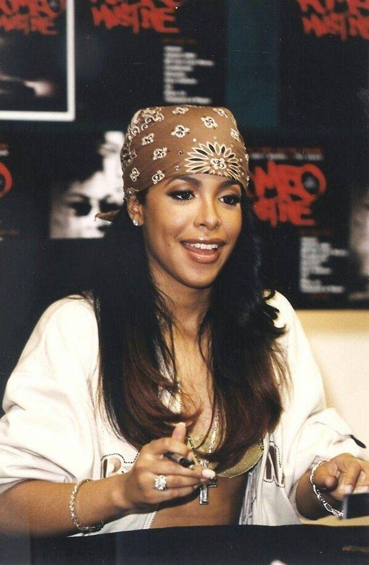 Social Aaliyah 90s