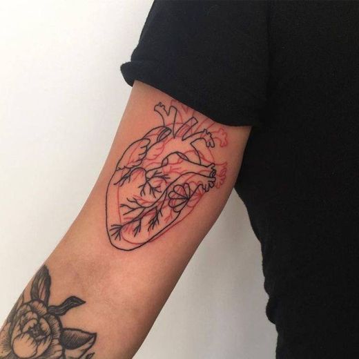 Tatuagem moderna de coração