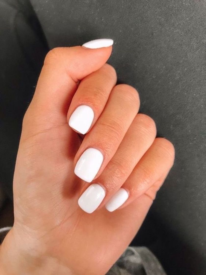 Moda Unhas pintadas de branco ganha meu coração 💓 