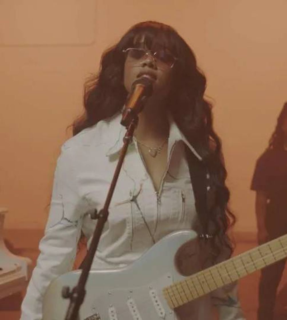 Canción Hold Us Together - From the Disney+ Original Motion Picture "Safety"