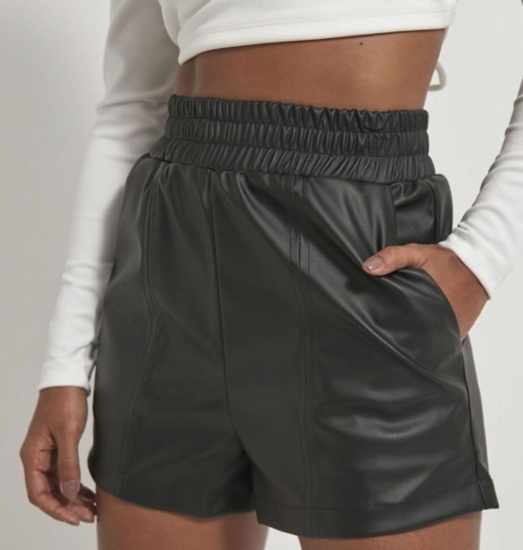 Moda Short Cintura Alta em Material Sintético com Elástico no Cós e ...