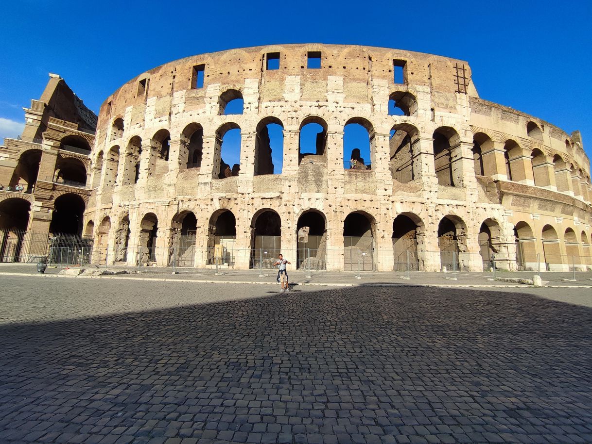 Lugar Coliseo de Roma