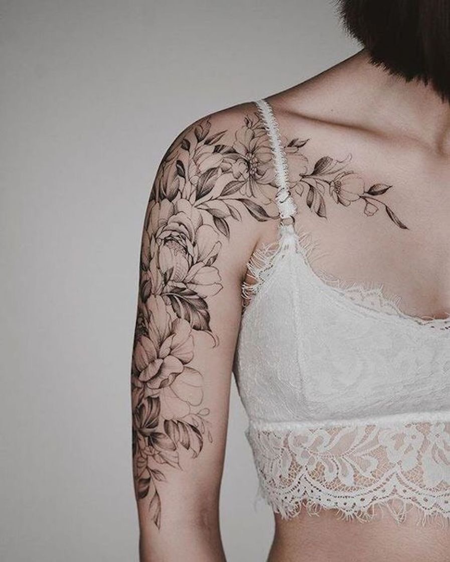 Moda Tatto no braço com flores 🌸