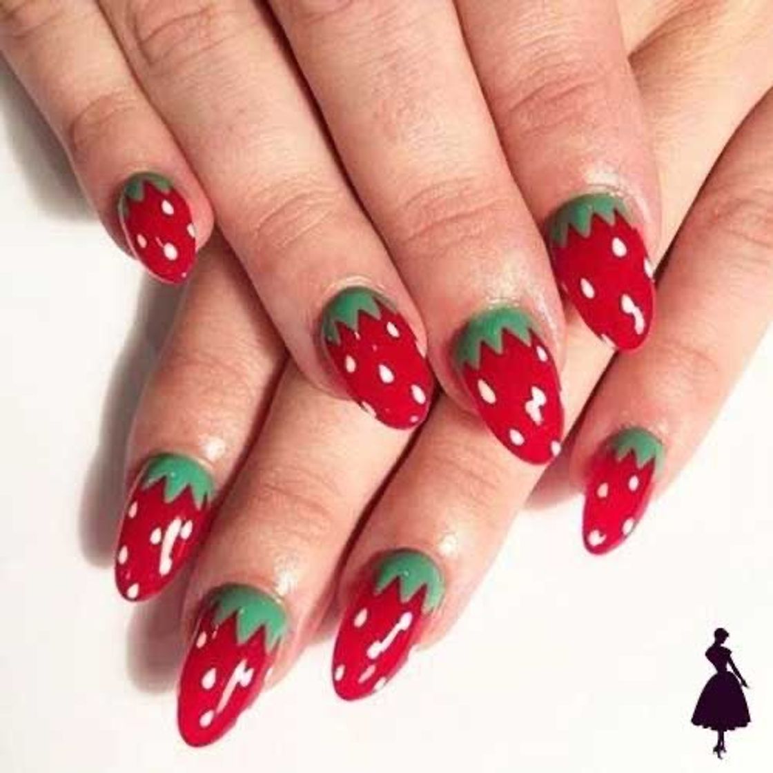 Moda unhas de morango 