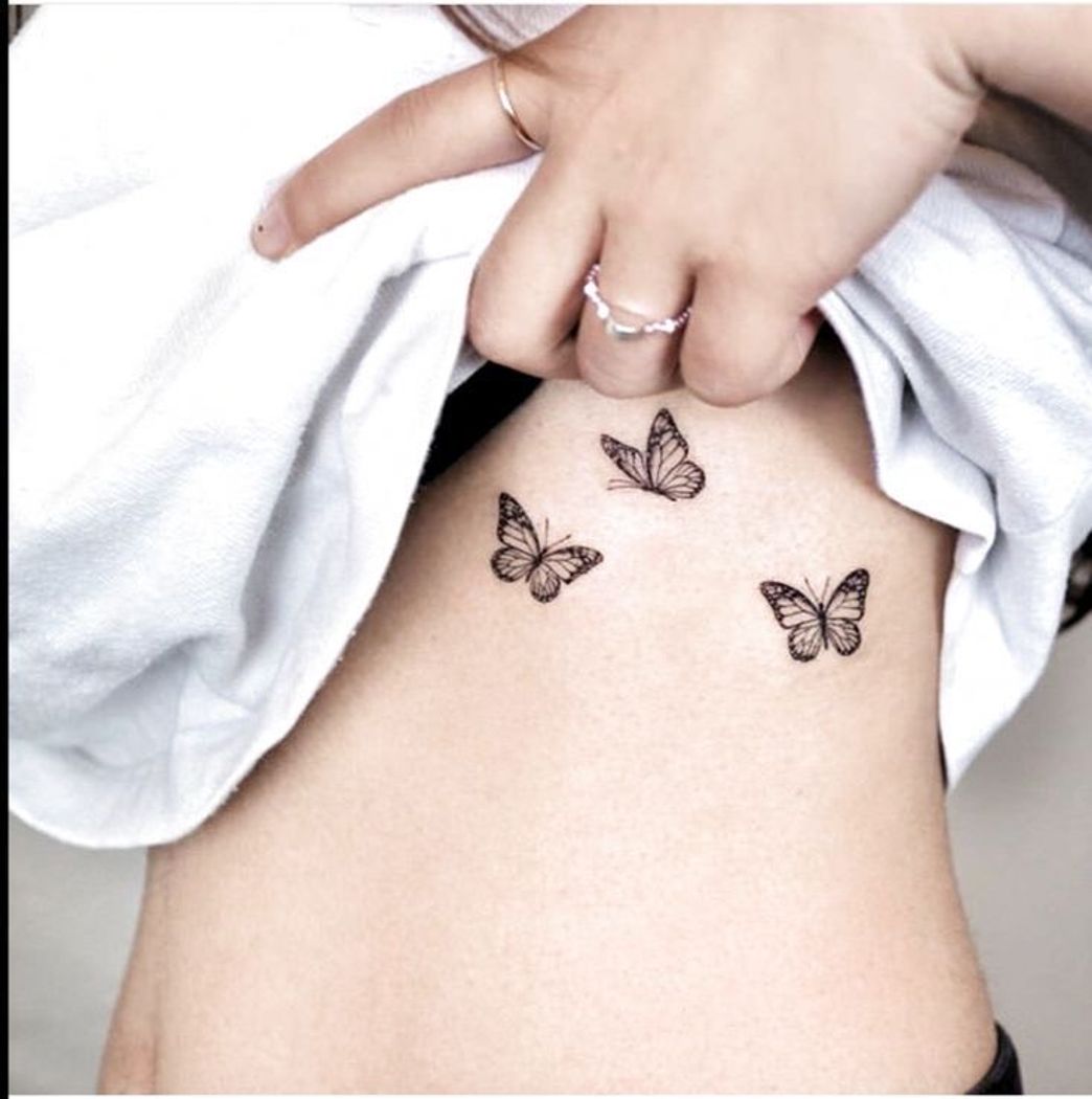 Moda tatuagem costela 