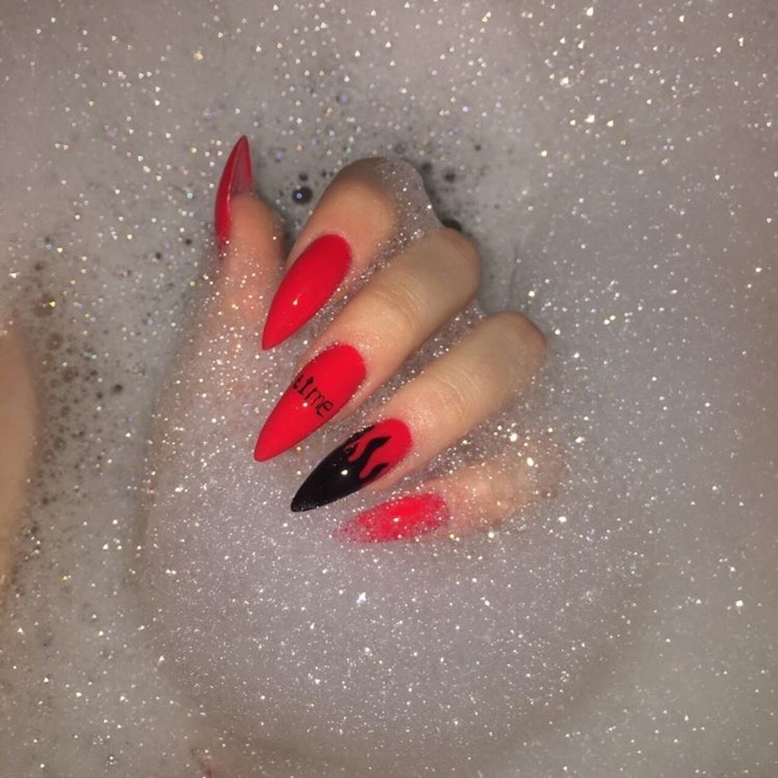 Fashion red nails