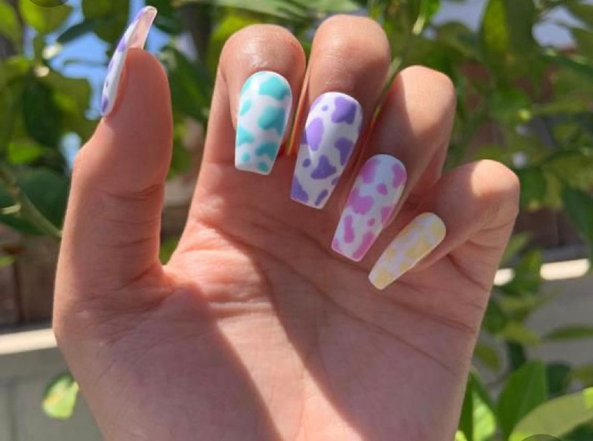 Moda cow rainbow nails