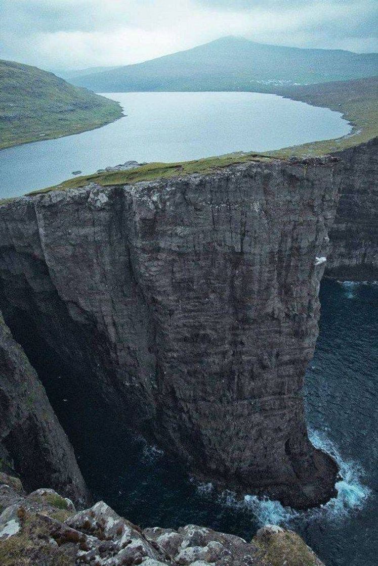 Moda Lake in The Faroe Island 🏞️🌠