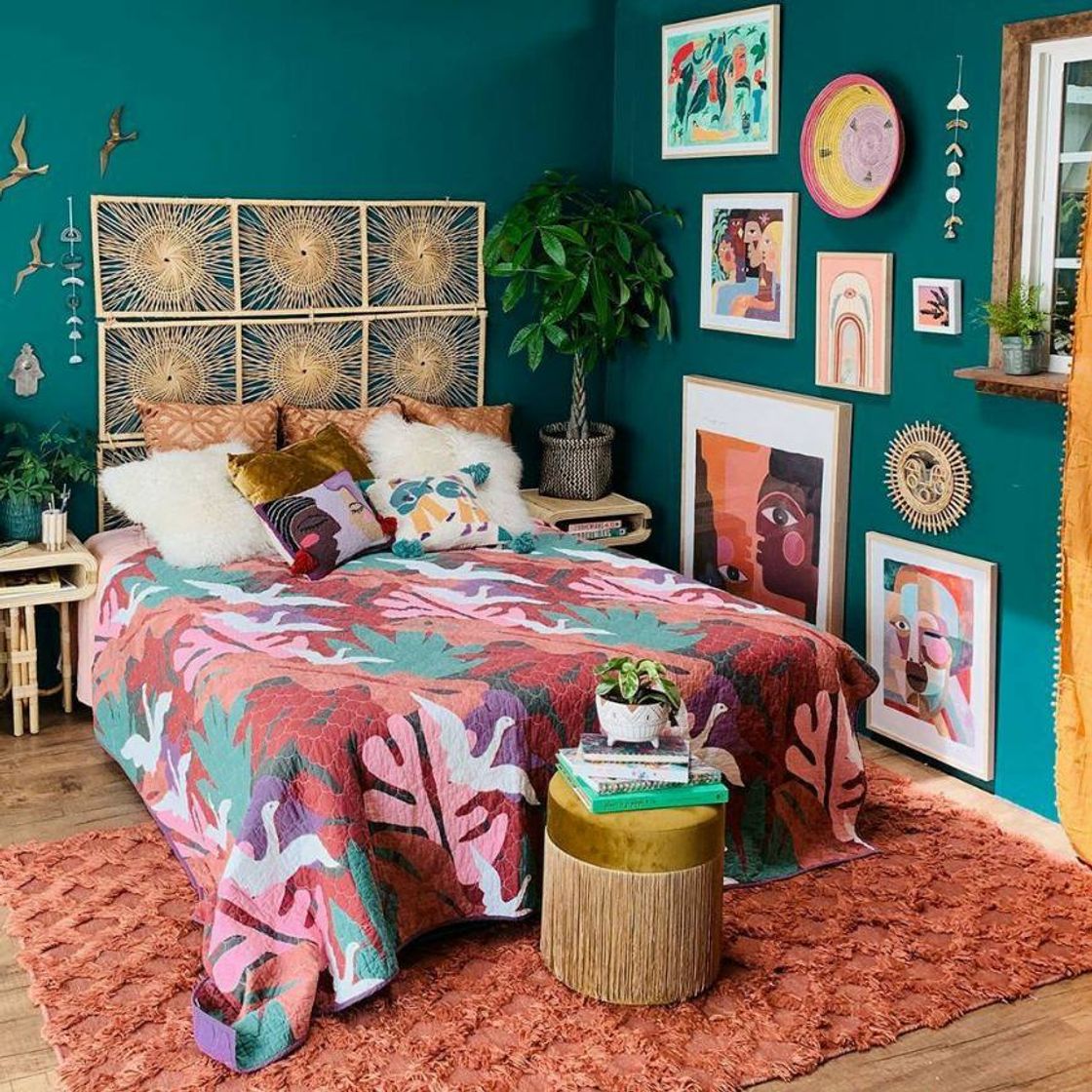 Moda Quadro faz um visu a mais, pra um quarto sem muita decoração