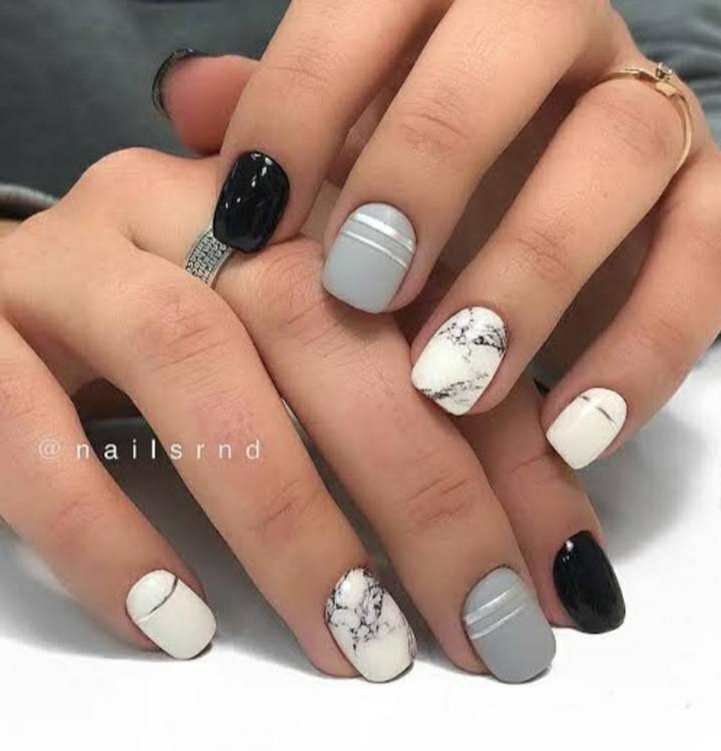 Moda Unhas pequenas e decoradas💅