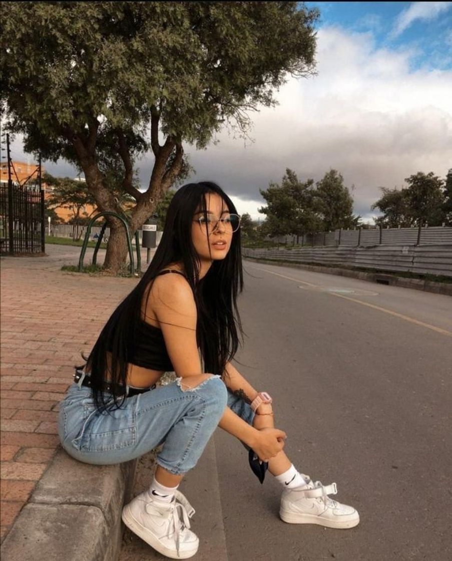 Social inspo de pose sentada 