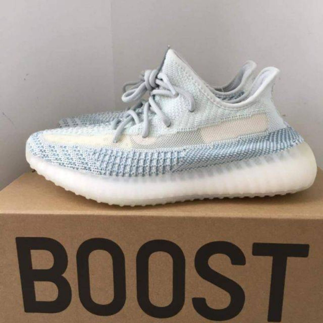 Moda Yeezy 350 V2 Cloud White 