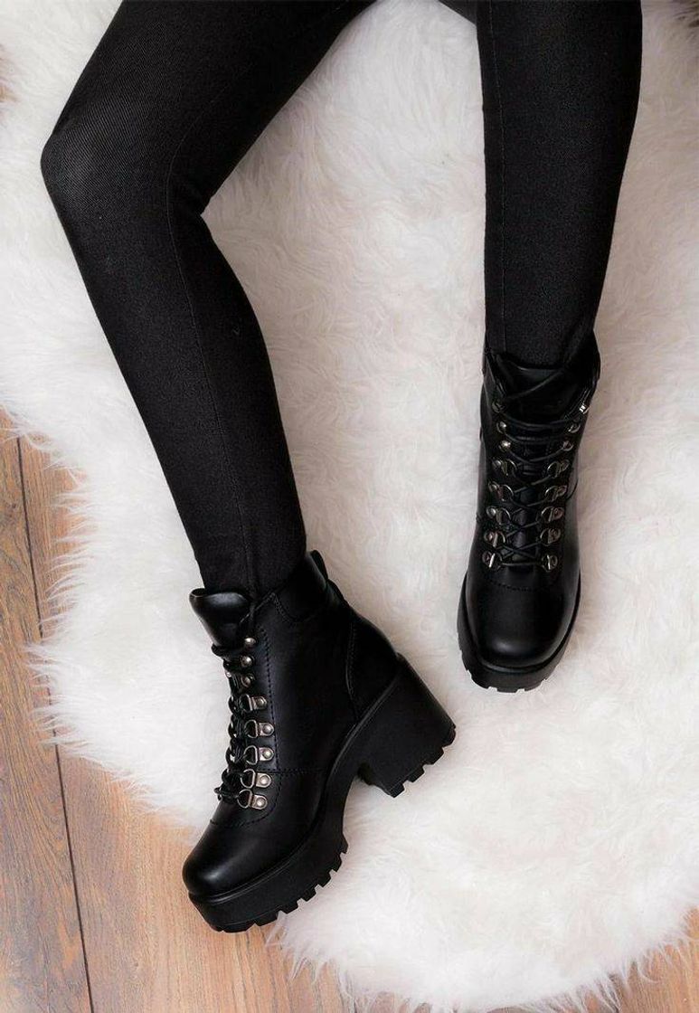 Moda Black boots