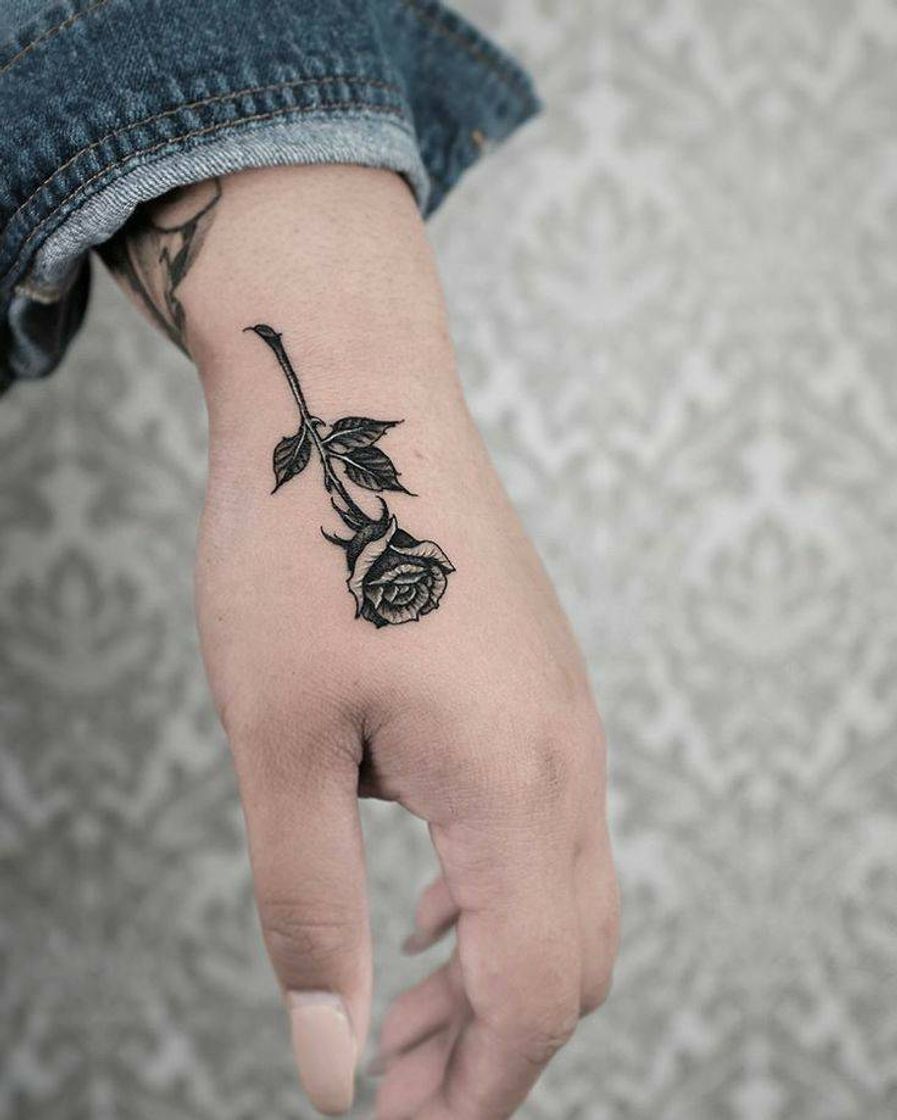 Social Tatuagem na mão 