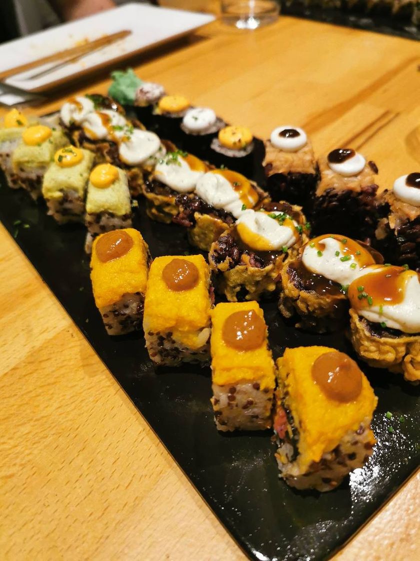 Restaurants Roots & Rolls