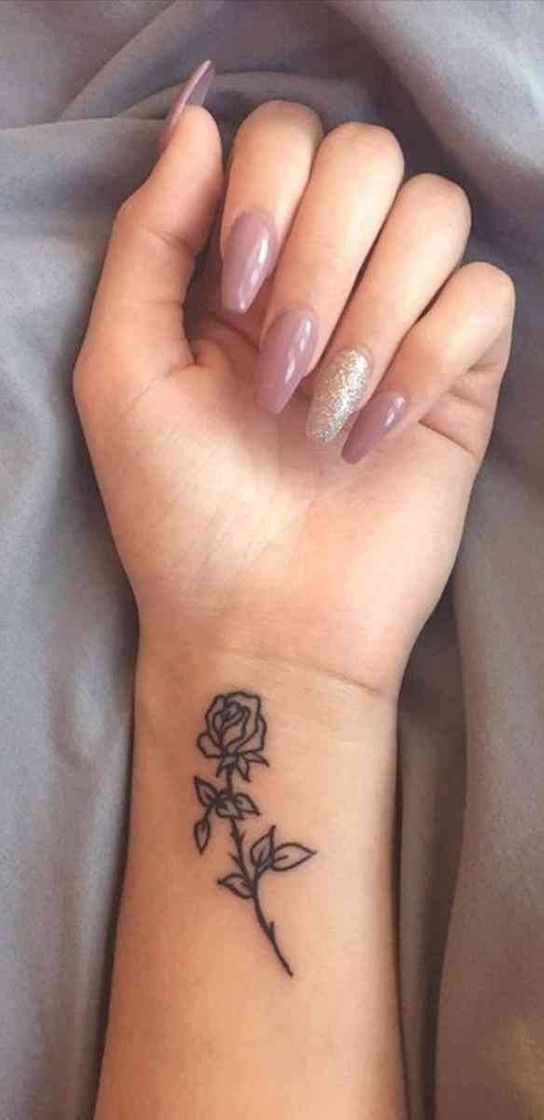 Fashion Tatuagem minimalista rosa 🌹