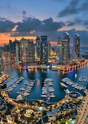 O Fim de Tarde na Cidade de Dubai ••EAU•• 