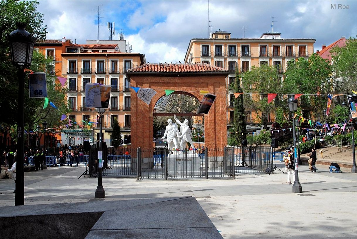 Places Plaza del Dos de Mayo