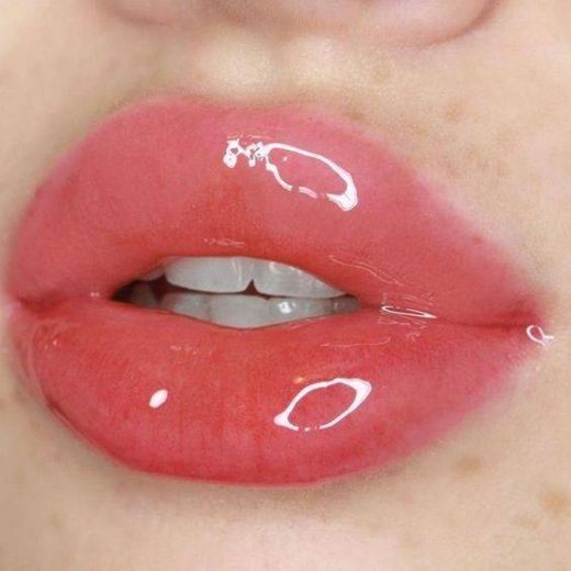 Glossy lips 👄