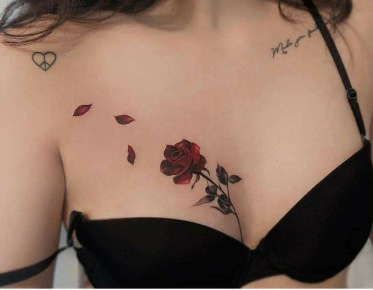 Moda tatuagem,tattoo de pétalas de rosa