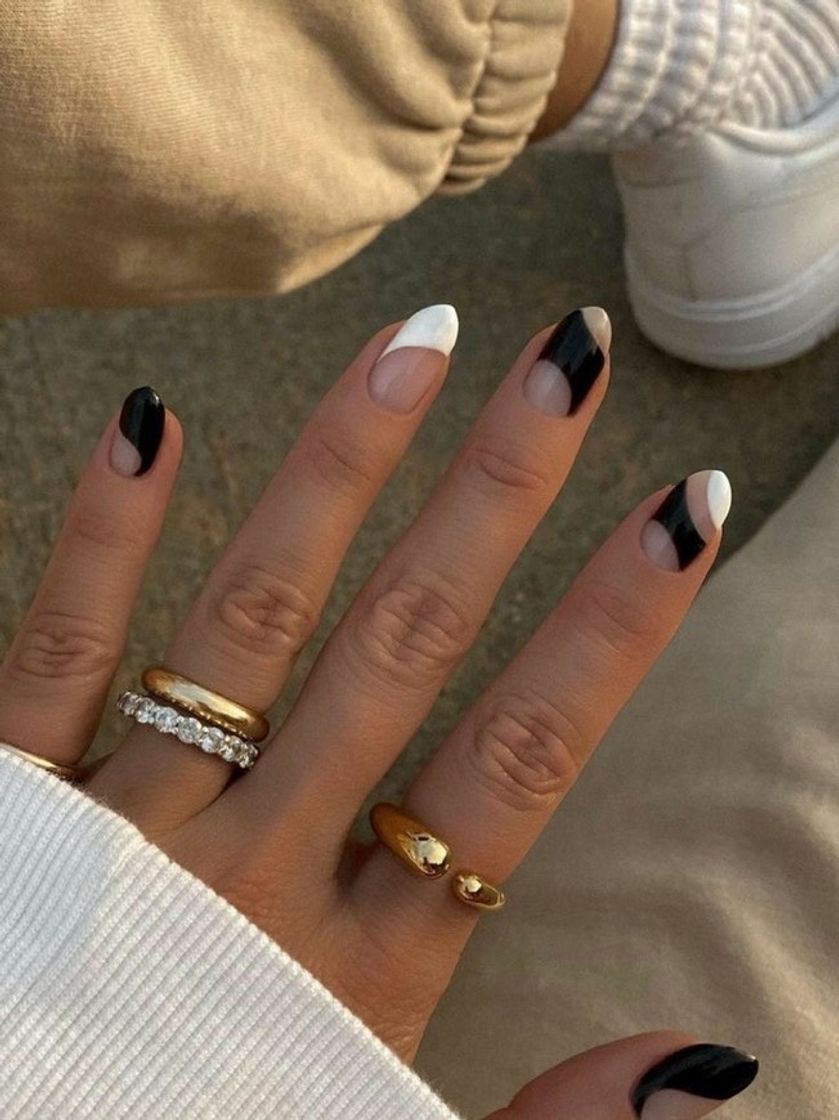 Moda cute black and white nails ✨