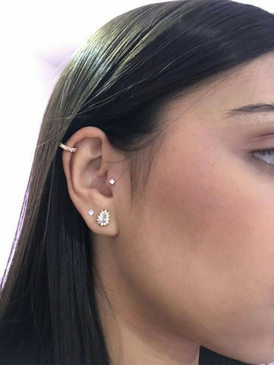 Social Piercing na orelha 