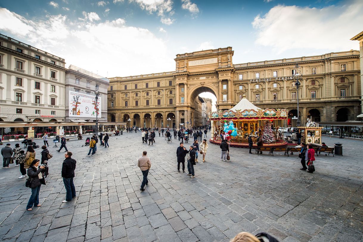 Place Piazza della Repubblica