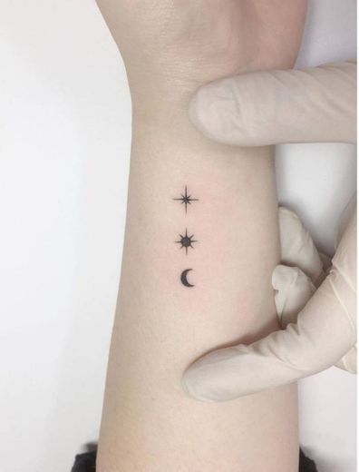 Tatuagem estrela, sol e lua 🌒